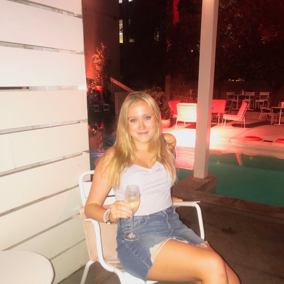 Meet your Posher, Zoe - Picture 2 of 2